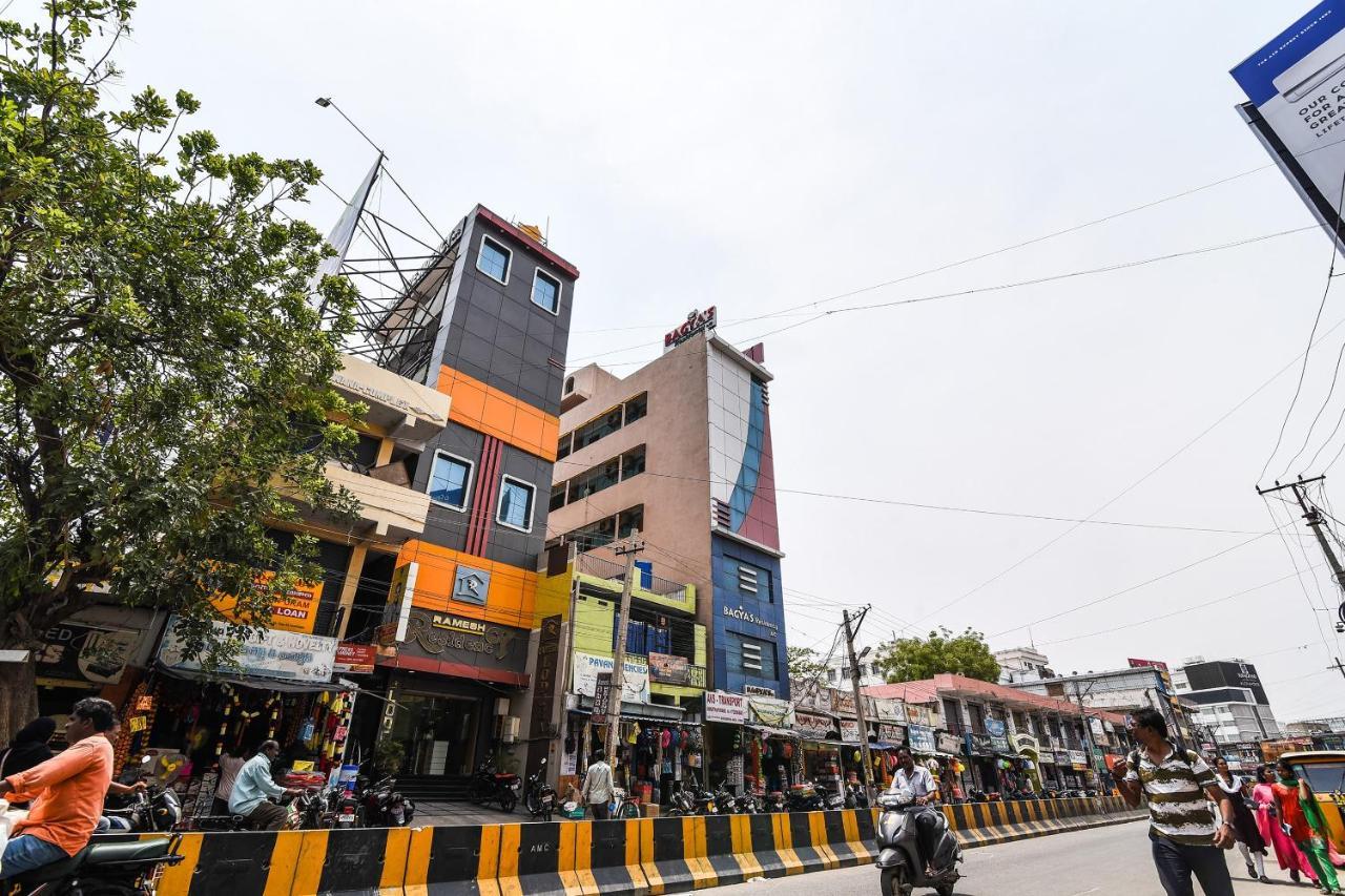 Hôtel Ramesh Residency à Anantapur Extérieur photo